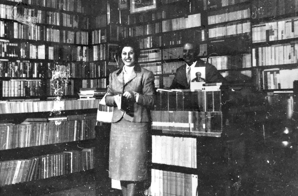 I coniugi Tina e Rosario Mascali nel 1962 in libreria
